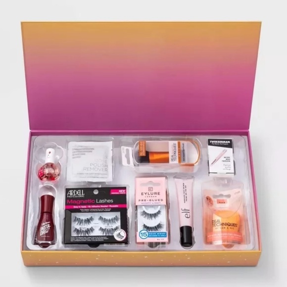 Target - All Glammed Up 9 Piece Collection of Party Prep Accessories - Picture 2 of 15